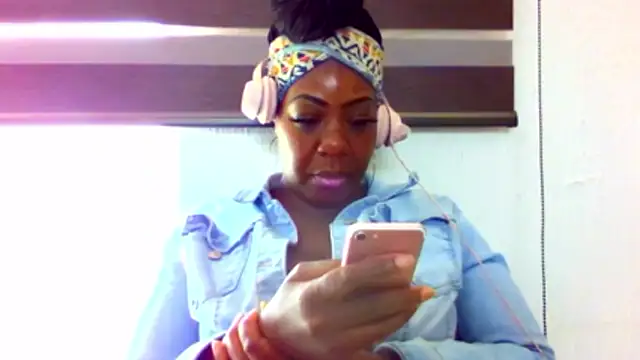 chocolatechipkukky85 online show from 04/22/26, 05:47