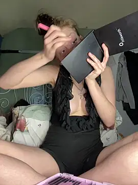 VioletxBlue online show from 04/28/26, 12:32