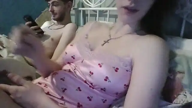 Snapshot of VioletxBlue chatting on 05/21/26, 10:11 VioletxBlue online show from 05/21/26, 10:11