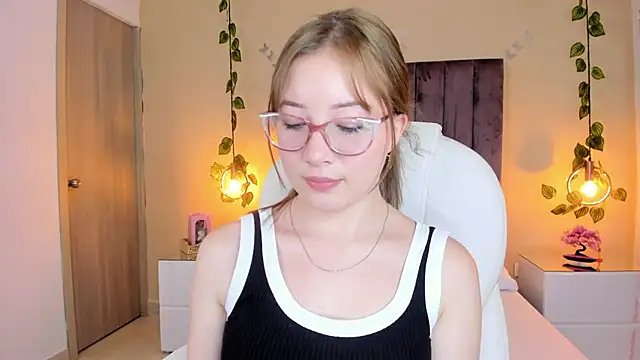 Snapshot of Dahlia_Rousse chatting on 09/27/25, 08:36 Dahlia Rousse online show from 09/27/25, 08:36