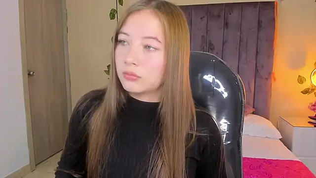 Snapshot of Dahlia_Rousse chatting on 10/18/25, 10:10 Dahlia Rousse online show from 10/18/25, 10:10