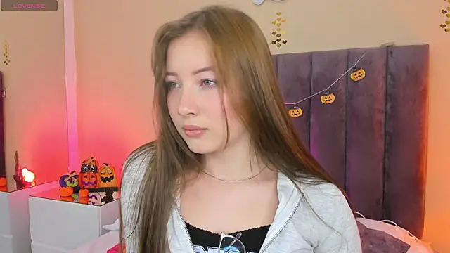 Snapshot of Dahlia_Rousse chatting on 10/21/25, 10:43 Dahlia Rousse online show from 10/21/25, 10:43