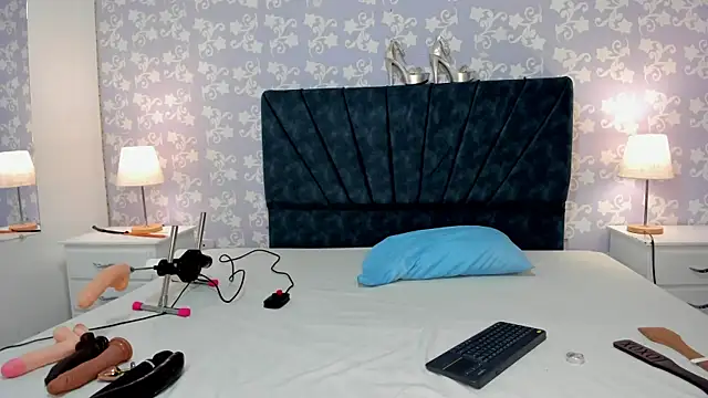 SalomeSimonz online show from 11/21/25, 07:34