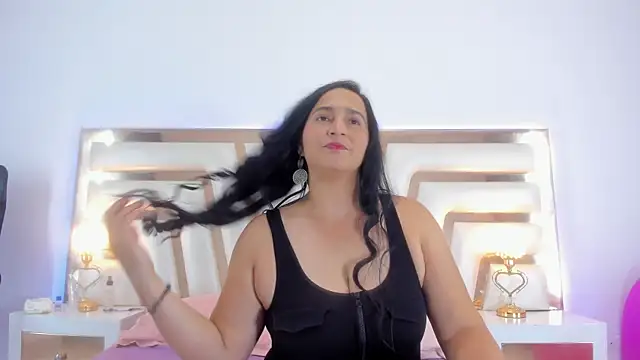 LucineArias online show from 01/25/25, 08:00