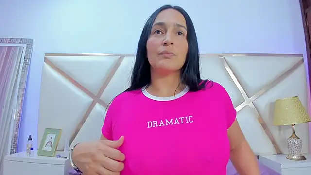 LucineArias online show from 02/08/25, 07:49