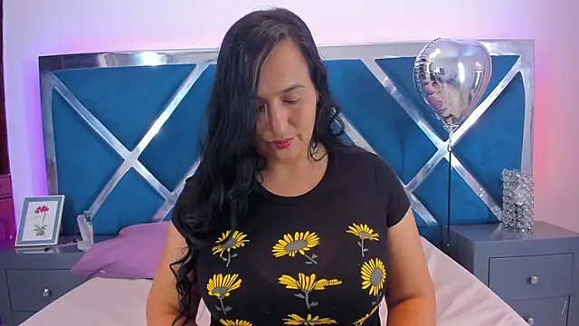 LucineArias online show from 03/05/25, 08:10