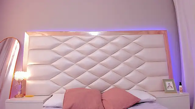 LucineArias online show from 02/17/26, 08:37