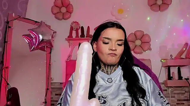 Snapshot of amyswallow7 chatting on 10/25/25, 02:52 amyswallow7 online show from 10/25/25, 02:52