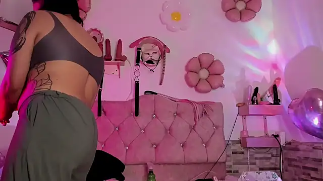 Snapshot of amyswallow7 chatting on 11/02/25, 12:46 amyswallow7 online show from 11/02/25, 12:46