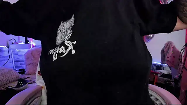 Snapshot of amyswallow7 chatting on 12/02/25, 03:12 amyswallow7 online show from 12/02/25, 03:12