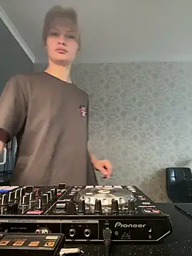 Snapshot of BeatriceXCute chatting on 01/17/25, 10:00 BeatriceXCute online show from 01/17/25, 10:00