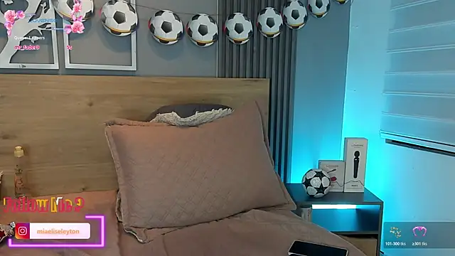 Elise-Leyton online show from 06/14/26, 02:24