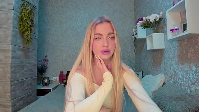 Snapshot of Mika_Rayy chatting on 10/25/25, 08:47 Mika Rayy online show from 10/25/25, 08:47