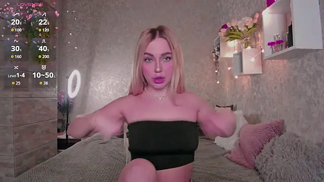 Snapshot of Mika_Rayy chatting on 11/15/25, 10:37 Mika Rayy online show from 11/15/25, 10:37