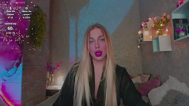 Snapshot of Mika_Rayy chatting on 02/27/26, 08:31 Mika Rayy online show from 02/27/26, 08:31