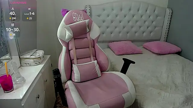 Snapshot of Alana_ponsee chatting on 01/26/25, 03:17 Alana ponsee online show from 01/26/25, 03:17