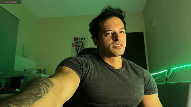 Snapshot of Lucasfit24 chatting on 04/25/26, 04:26 Lucasfit24 online show from 04/25/26, 04:26
