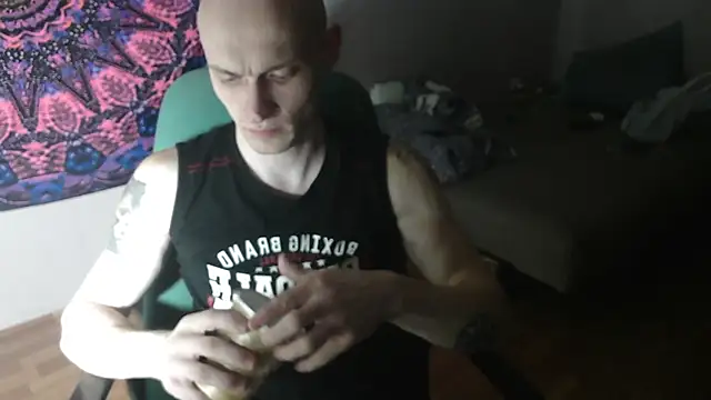 Snapshot of johnny_positive chatting on 09/19/25, 04:40 johnny positive online show from 09/19/25, 04:40