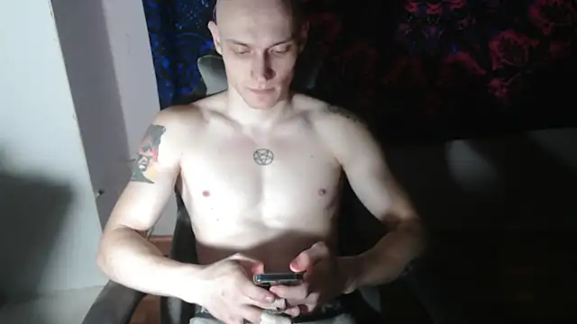 Snapshot of johnny_positive chatting on 10/14/25, 03:57 johnny positive online show from 10/14/25, 03:57