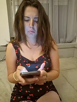 Snapshot of Melenka chatting on 07/15/26, 10:48 Melenka online show from 07/15/26, 10:48