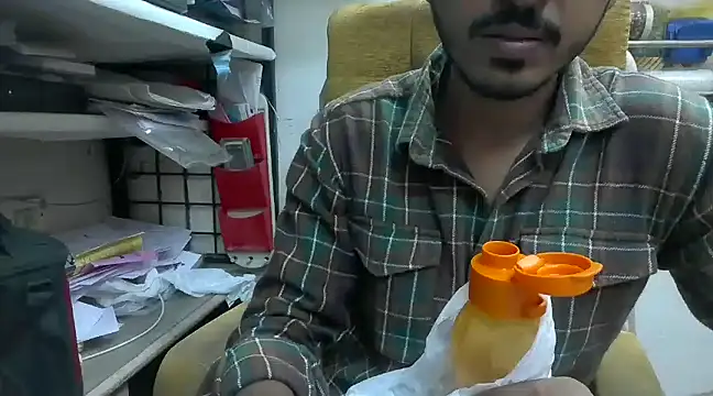 cute modell online show from 01/18/25, 12:15