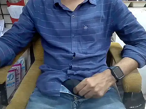 cute modell online show from 10/31/25, 12:17