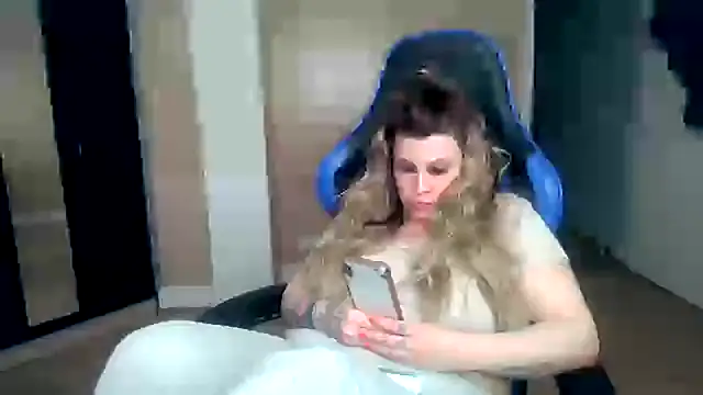 Snapshot of vanillachocduo chatting on 03/10/25, 01:43 vanillachocduo online show from 03/10/25, 01:43