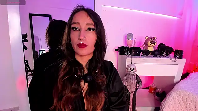 coral jonesss online show from 11/22/25, 03:00