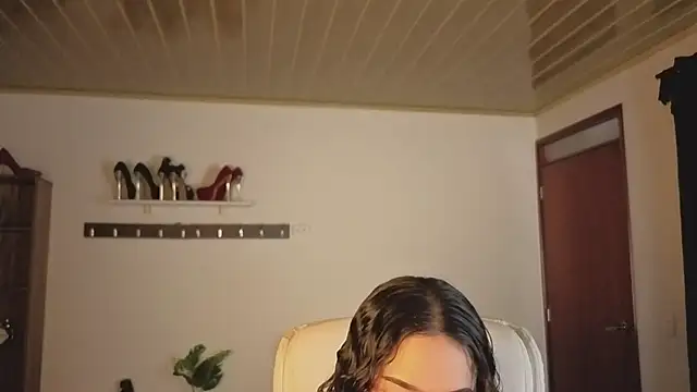 Renaxi Smith online show from 12/03/25, 07:56