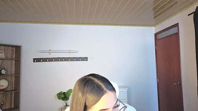 Renaxi Smith online show from 04/15/26, 07:58