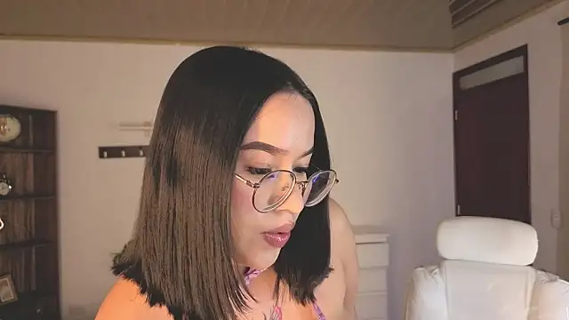 Renaxi Smith online show from 07/22/26, 07:49