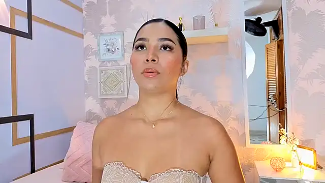 CharlotteGraay online show from 11/18/25, 07:29