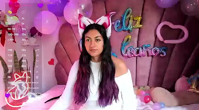 sweetfoxy 17 online show from 02/18/25, 03:54