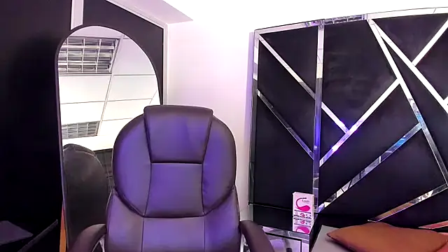 Salmaportman69 online show from 10/21/25, 03:29