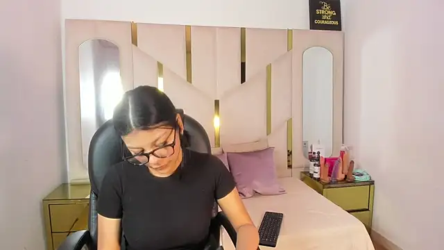 Salmaportman69 online show from 01/17/26, 03:39