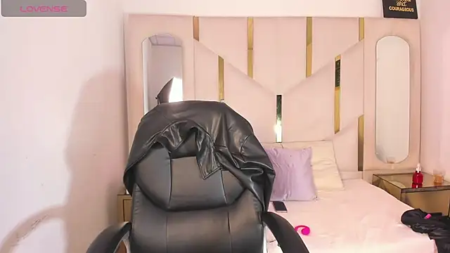 Salmaportman69 online show from 03/03/26, 05:41