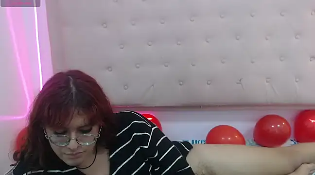 Snapshot of kathepickmanx chatting on 02/15/25, 06:33 kathepickmanx online show from 02/15/25, 06:33