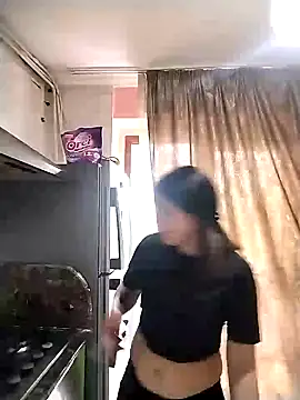 Snapshot of Rosanna_Rennie chatting on 02/19/25, 10:56 Rosanna Rennie online show from 02/19/25, 10:56