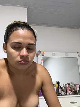 Snapshot of Yessica_832 chatting on 08/06/26, 01:40 Yessica 832 online show from 08/06/26, 01:40