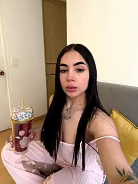 Snapshot of tamy_xoo chatting on 12/13/25, 07:53 tamy xoo online show from 12/13/25, 07:53