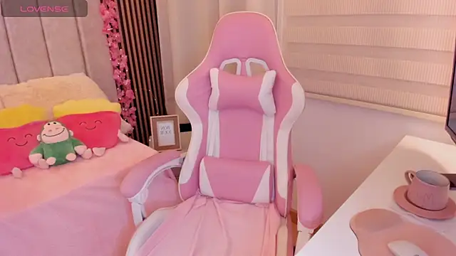 Snapshot of tamy_xoo chatting on 12/18/25, 05:52 tamy xoo online show from 12/18/25, 05:52