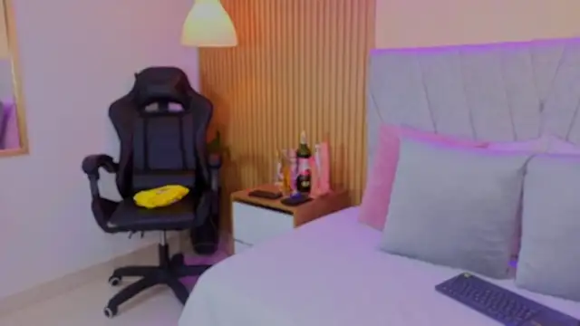 avis lara online show from 02/25/26, 07:34