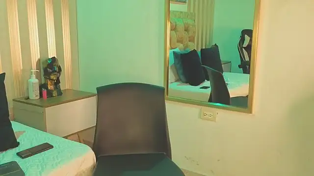 avis lara online show from 03/10/26, 07:30