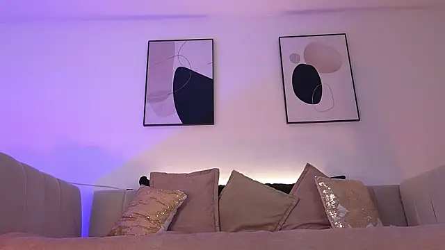 Snapshot of ahri_moon1 chatting on 11/22/25, 03:44 ahri moon1 online show from 11/22/25, 03:44