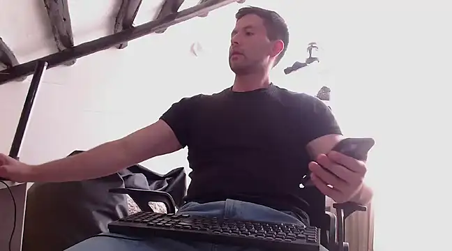 Snapshot of hairyncuteass chatting on 01/11/25, 04:36 hairyncuteass online show from 01/11/25, 04:36