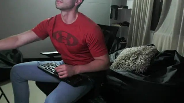 Snapshot of hairyncuteass chatting on 01/18/25, 11:22 hairyncuteass online show from 01/18/25, 11:22