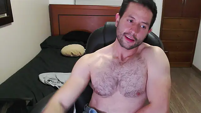 Snapshot of hairyncuteass chatting on 02/01/25, 12:40 hairyncuteass online show from 02/01/25, 12:40