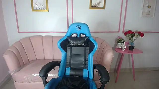 Snapshot of zoe_ch_ chatting on 03/11/25, 09:48 zoe ch online show from 03/11/25, 09:48