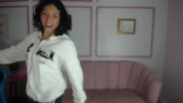 Snapshot of zoe_ch_ chatting on 03/19/25, 09:37 zoe ch online show from 03/19/25, 09:37