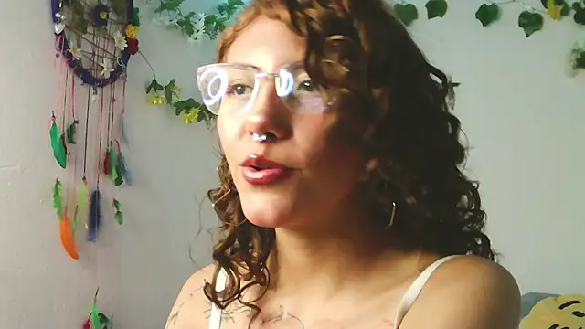 Snapshot of zoe_ch_ chatting on 09/16/25, 01:17 zoe ch online show from 09/16/25, 01:17